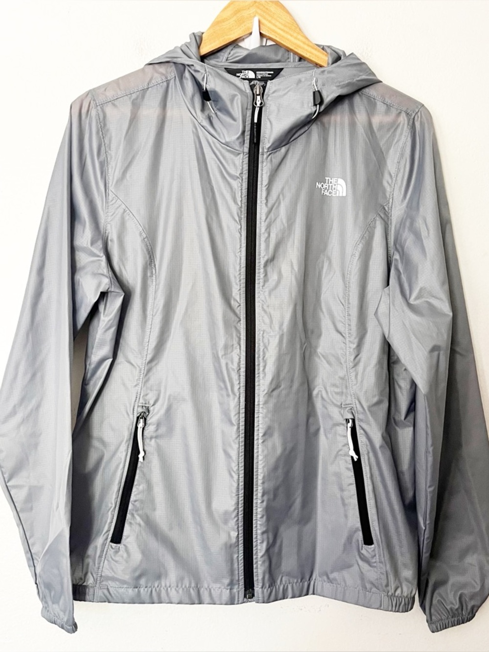 The North Face Women’s Grey Wind Breaker Lightweight Jacket size L Packable